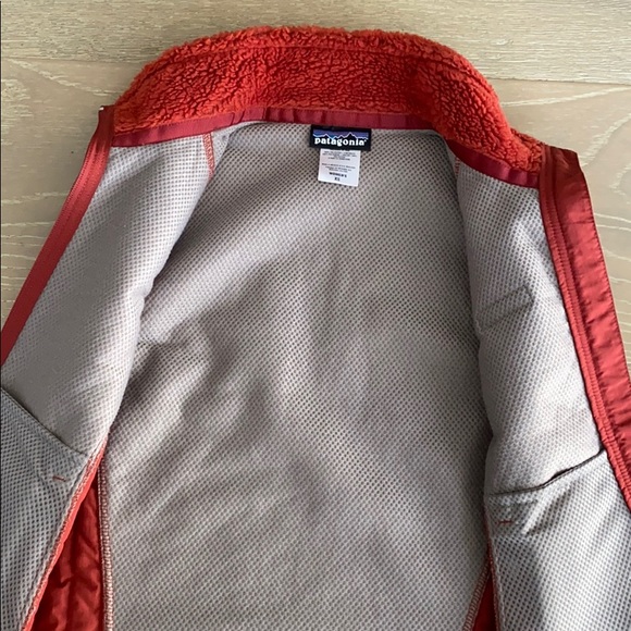 Patagonia deep red Sherpa Vest - Picture 8 of 8